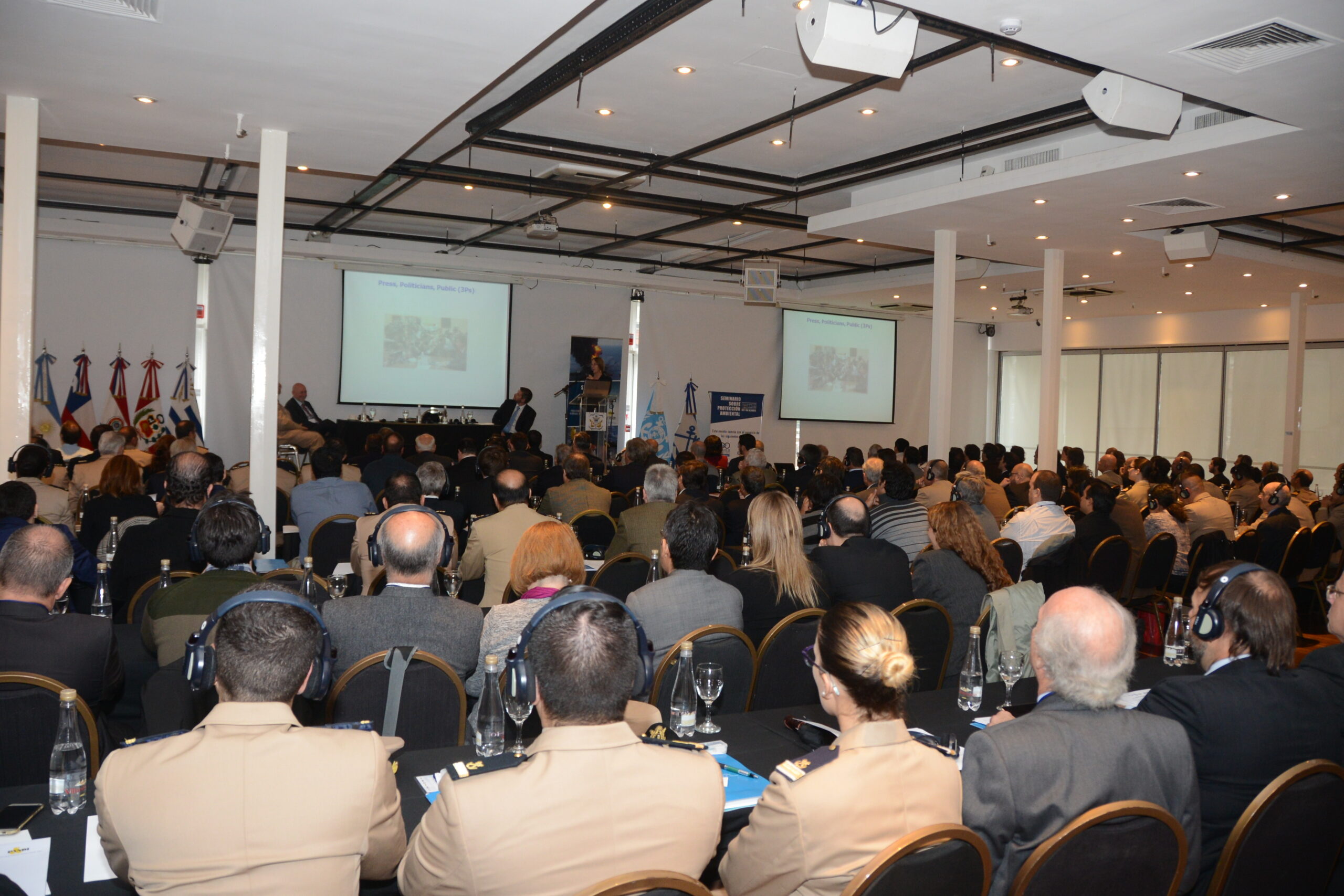 3J5i-4NM0F3nQ-E062B17s_nsi54DVqq